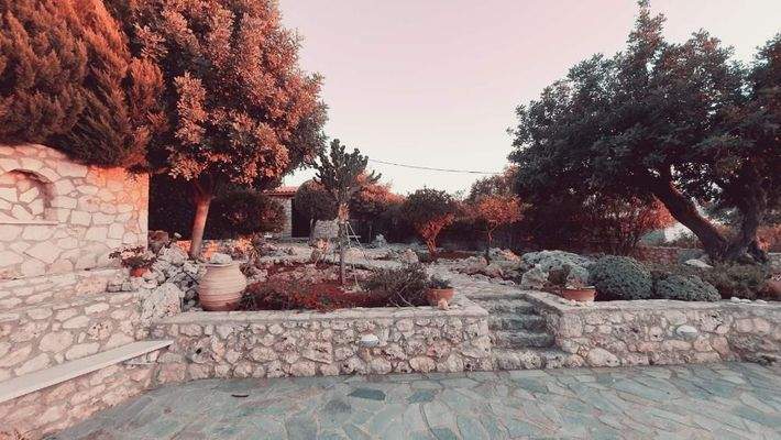 MIT VIDEO! Kreta, Plaka: Villa mit traditionellen Elementen und Meerblick zu verkaufen