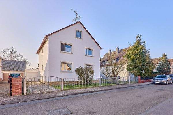 Hausansicht von der Straße 