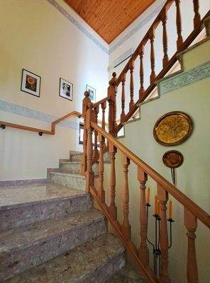 Aufgang ins DG mit sehr schöner Treppe