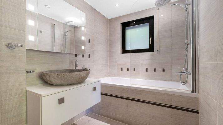 Ensuite-Bad am Zimmer 1 Splitlevel+1