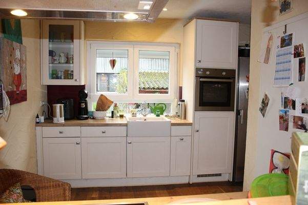 Küche mit Speisekammer