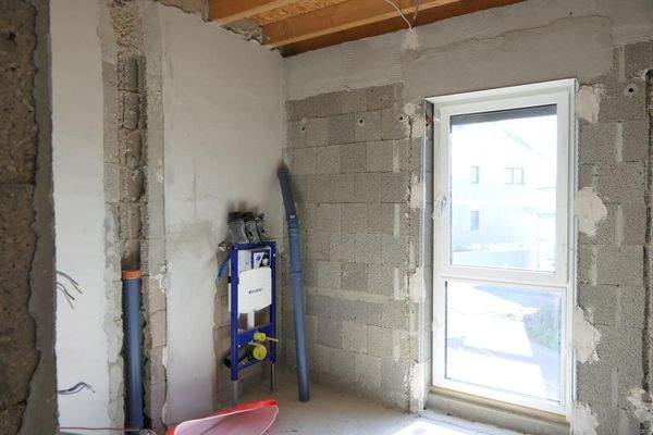 Eines der beiden Bäder im Obergeschoss