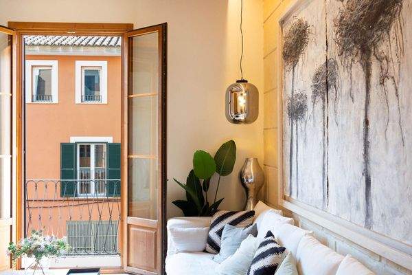 Traumhaftes Wohnen - Townhouse Charakter mit Terrasse und Garage mitten in Santa Catalina