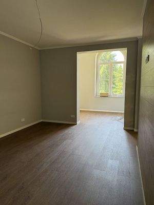 Schlafzimmer mit Blick zur Ankleide