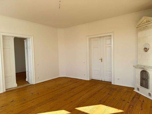 WZ mit Flügeltür zur Küche