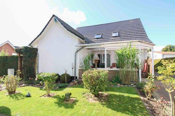 Rückansicht mit Terrasse