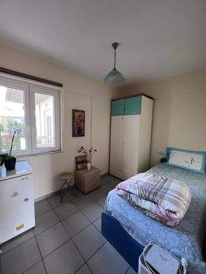 Kreta, Heraklion: Teilrenovierte Wohnung im Stadtteil Mastampas zu verkaufen