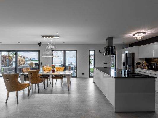 Küche und Esszimmer EG.jpg