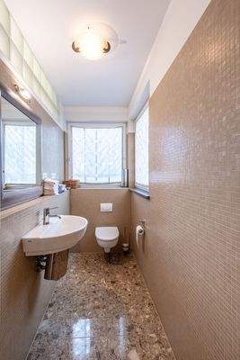 Gäste-WC mit Tageslicht