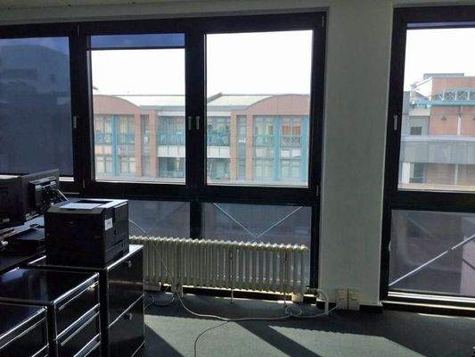 Breite Fensterfronten