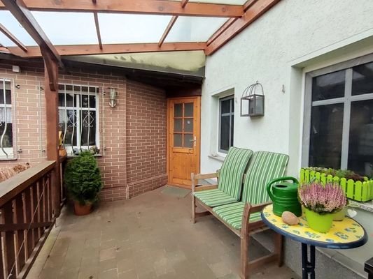 Terrasse für Haus Nr. 2 mit Zugang zum Wohnraum