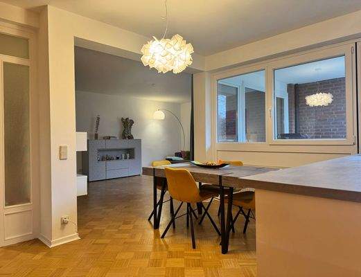 offene Küche incl. Essplatz zum Wohnzimmer