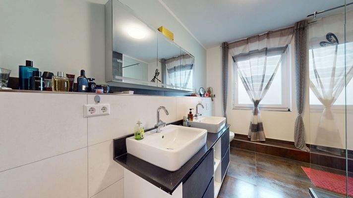 Badezimmer Ansicht I