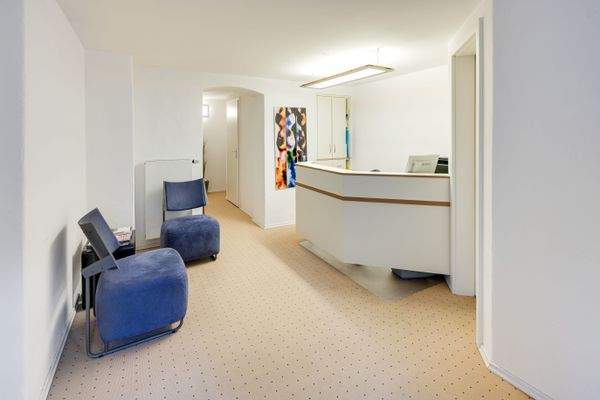 Praxis im Erdgeschoss, Umbau möglich