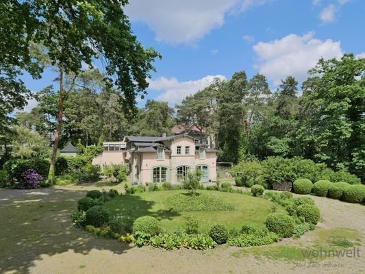 Das Bedienstetenhaus im Park
