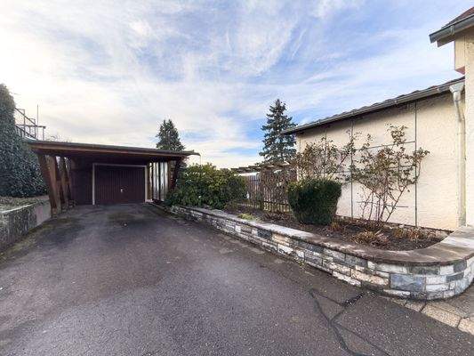 29 Außenbereich - Zufahrt Garage & Carport