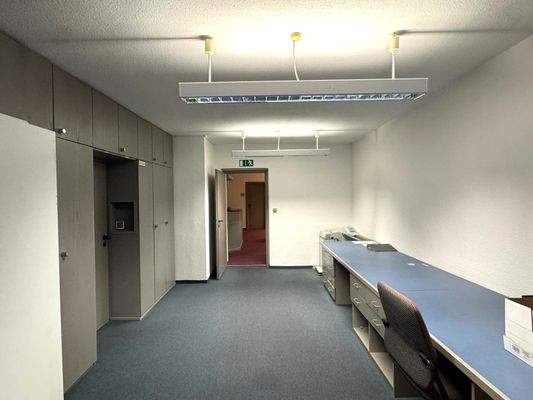 Büro mit Schränken