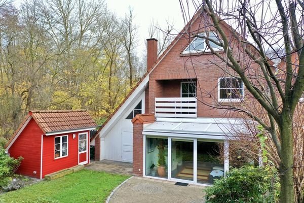 Garten mit Wintergarten und Terrasse