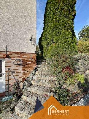 Weg zum Haupteingang