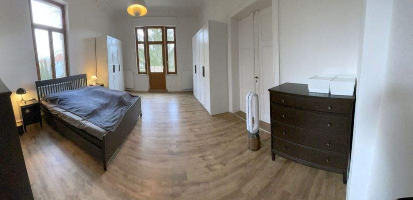 Großes Schlafzimmer