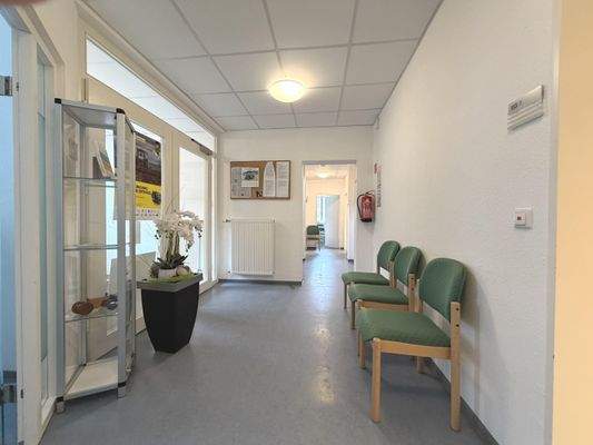Flur & Wartebereich im EG