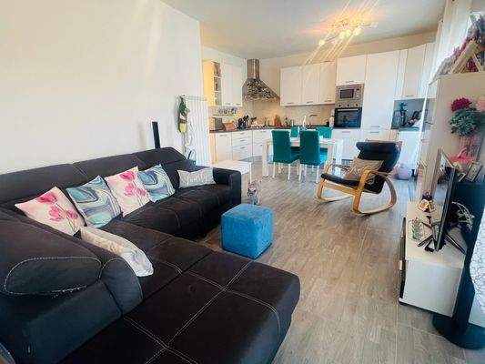 Hochwertige offene Wohnküche (Einbauküche) 