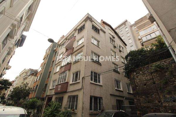 Duplex 4-Bedroom Flat 350 m off Sea in İstanbul Beyoğlu