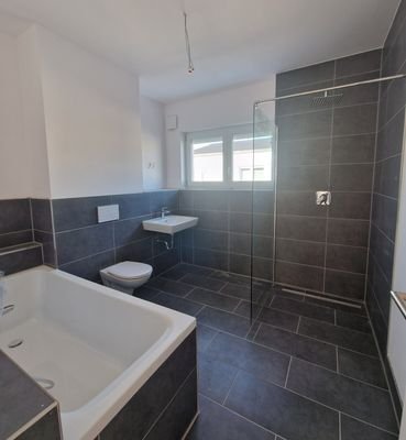 Bad m. Wanne-Dusche