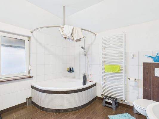 CAM04379G0-PR0076-STILL035