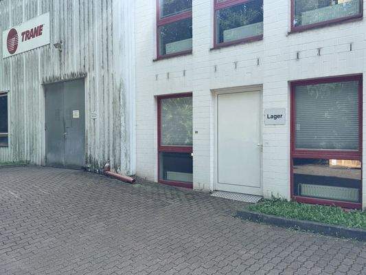 Hintereingang und Lager