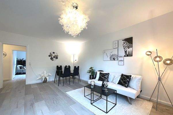 Wohnzimmer mit Essbereich