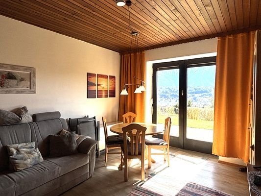 Wohnraum mit Ausgang auf die Terrasse