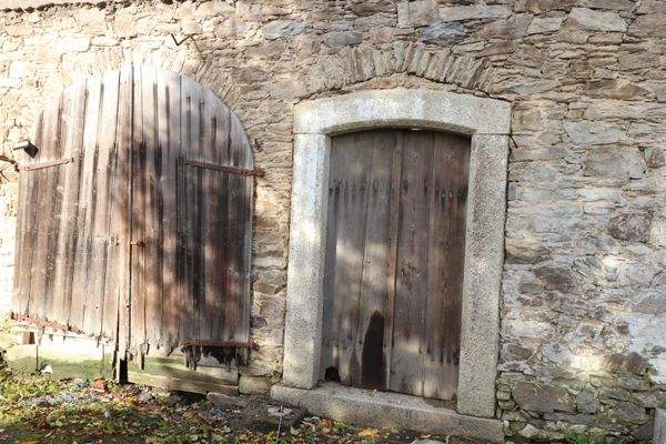 Nebengebäude Türen