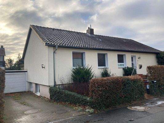 Vorderansicht mit Garage