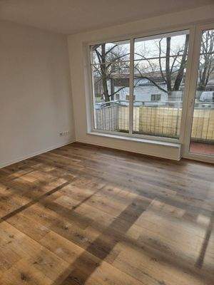 Wohnzimmer mit Balkon