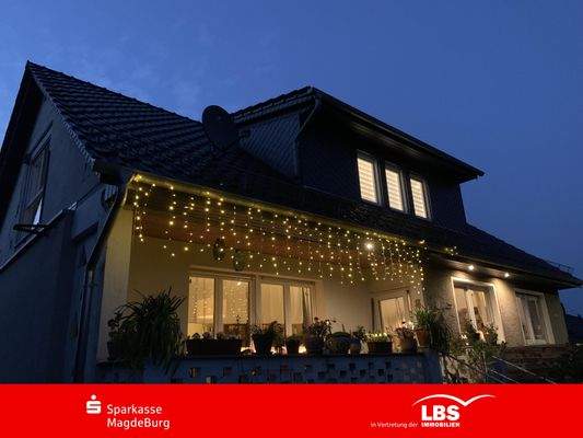 Rückseite mit Terrasse