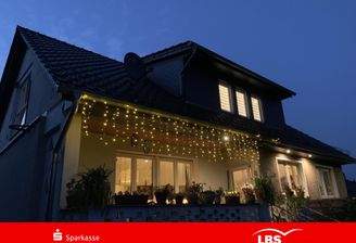 Rückseite mit Terrasse