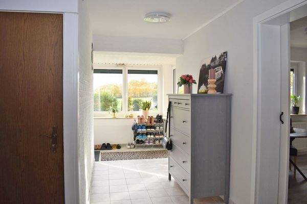 9059aAL-08 Eingangsbereich Haus links