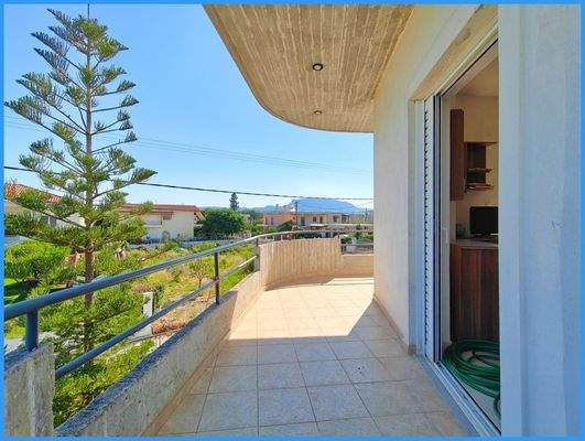 4ce61f37768a4a98aa621bf02fdcb49d-original