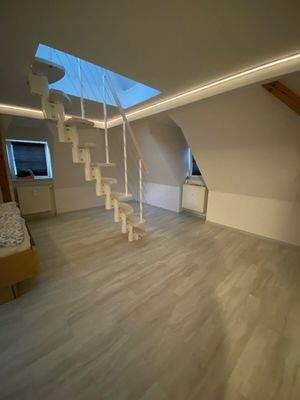 Schlafzimmer mit Aufstieg zum ausgebauten Spitzboden