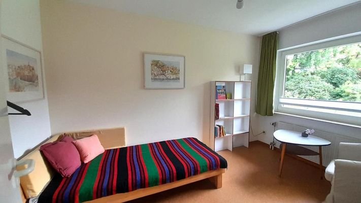 Wohnbereich mit Gästebett