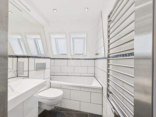 Modernisiertes Wannenbad