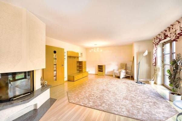 Wohnzimmer mit Kamin