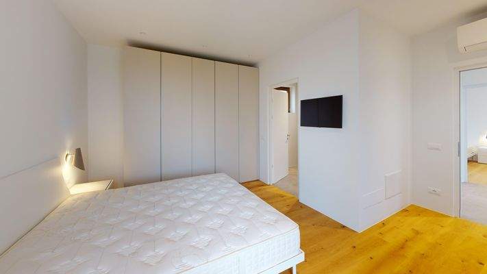 DD-066-16-Villa-con-piscina-e-vista-lago-Bedroom 6