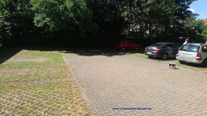 KfZ Aussenstellplatz.JPG