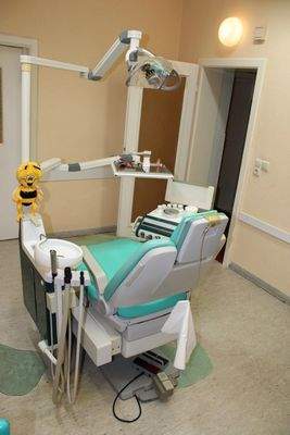 Behandlungseinheit li.jpg