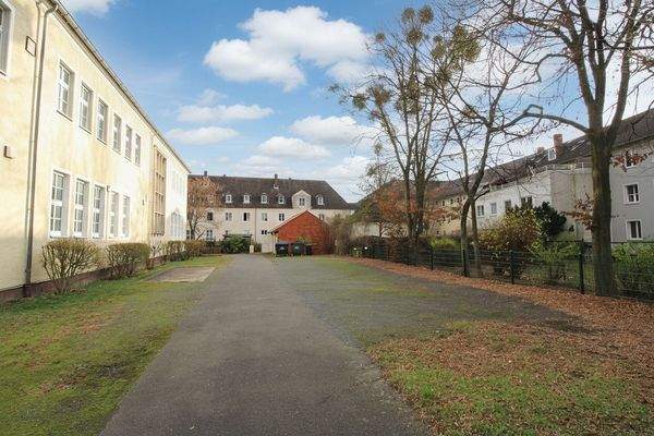 STELLPLÄTZE | RÜCKSEITE