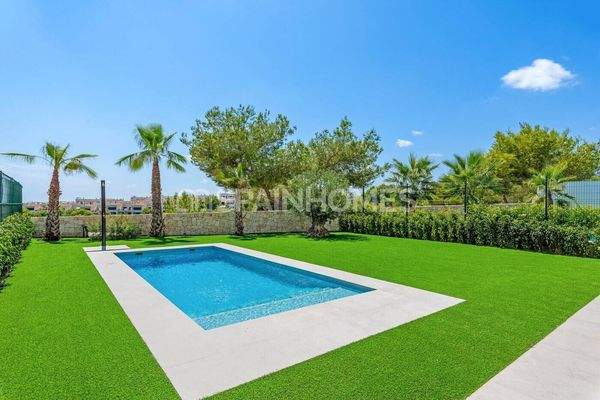 Stylish Detached Golf Villas in Pilar de la Horadada