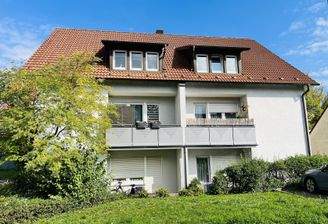 Südwestansicht der Wohnanlage (Verkaufseinheit liegt im Dachgeschoss rechts)