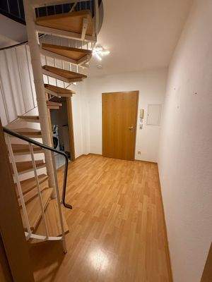 Treppenhaus mit Holztreppe